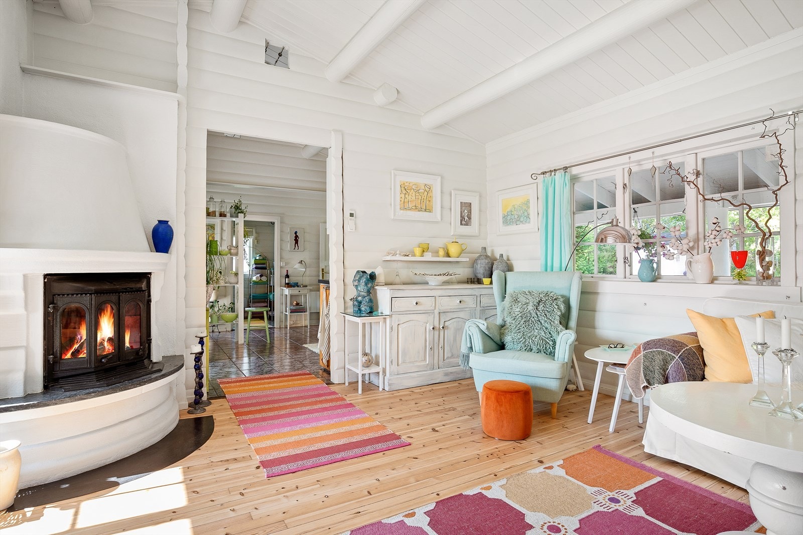 - I 1. etasje finner du gang, kjøkken, stue, soverom, gjesterom, bad og bod - Galleribilde