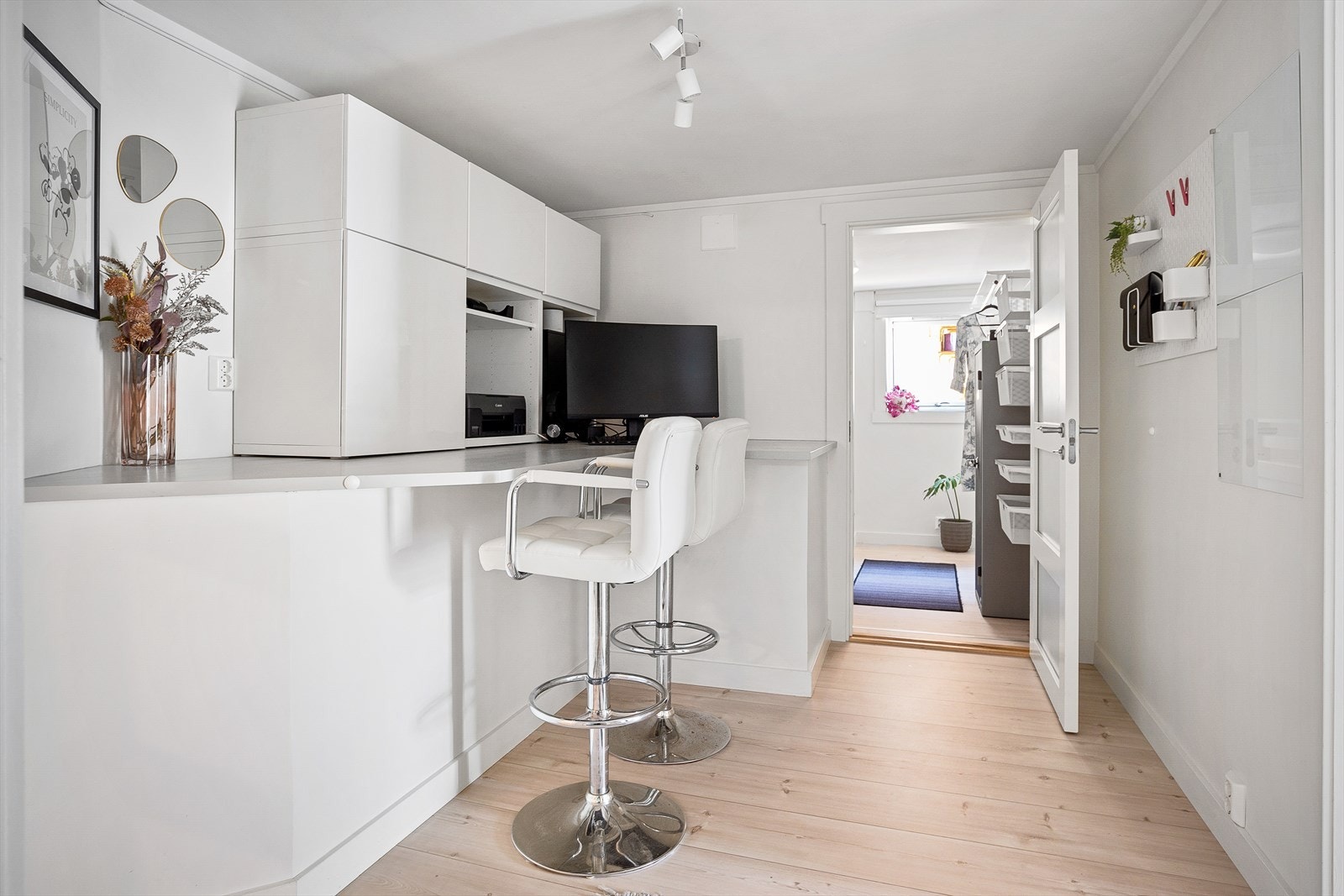 - Fra kontoret har du videre adkomst til soverom 3 - Galleribilde