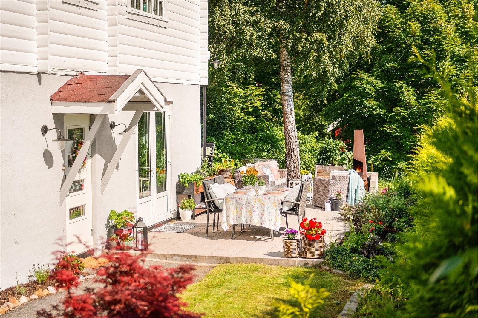 - Skjermet uteplass med gode solforhold - Galleribilde