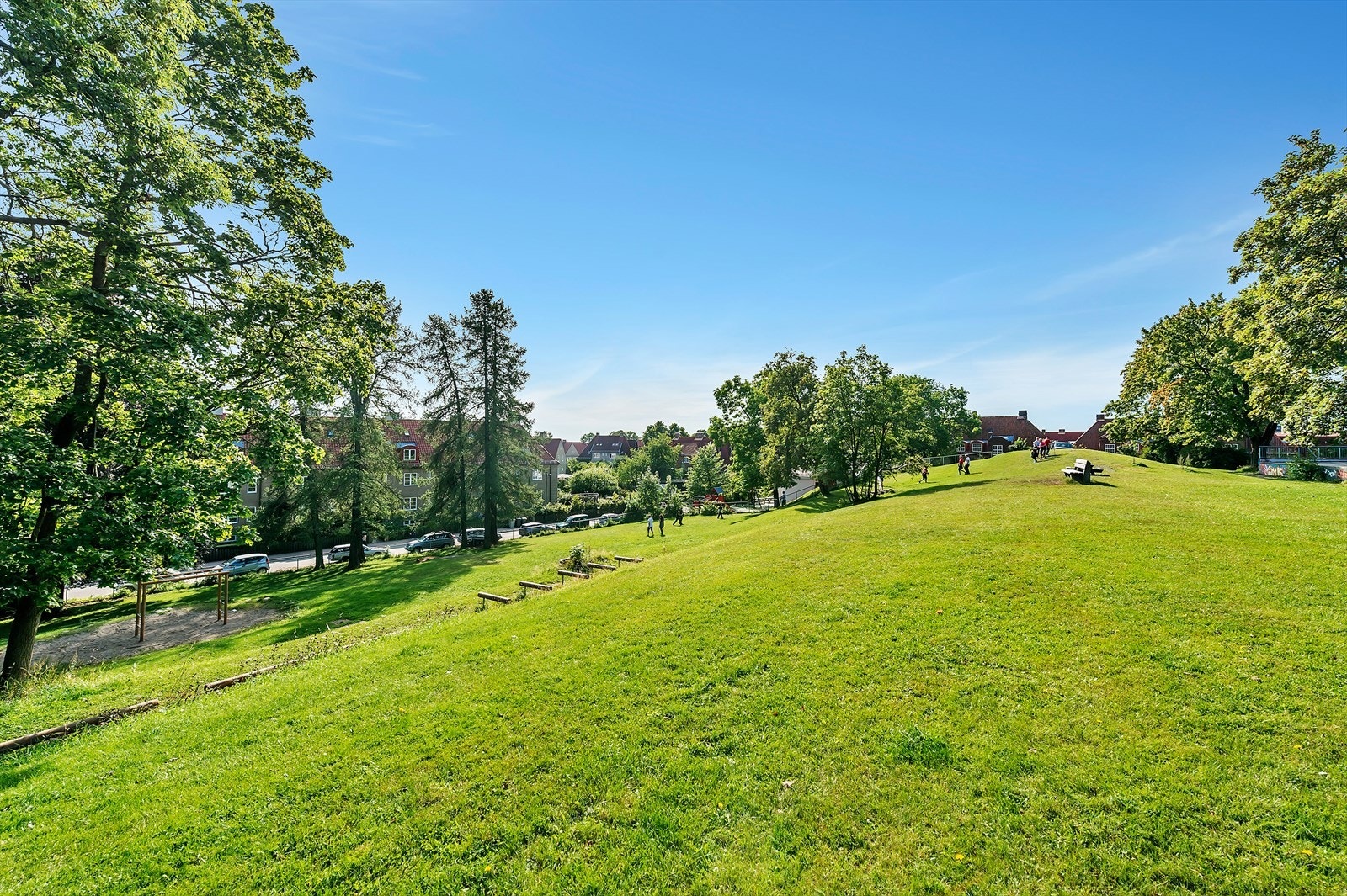 Sjarmerende og grønne omgivelser i et av Oslos mest ettertraktede boligområder. Galleribilde