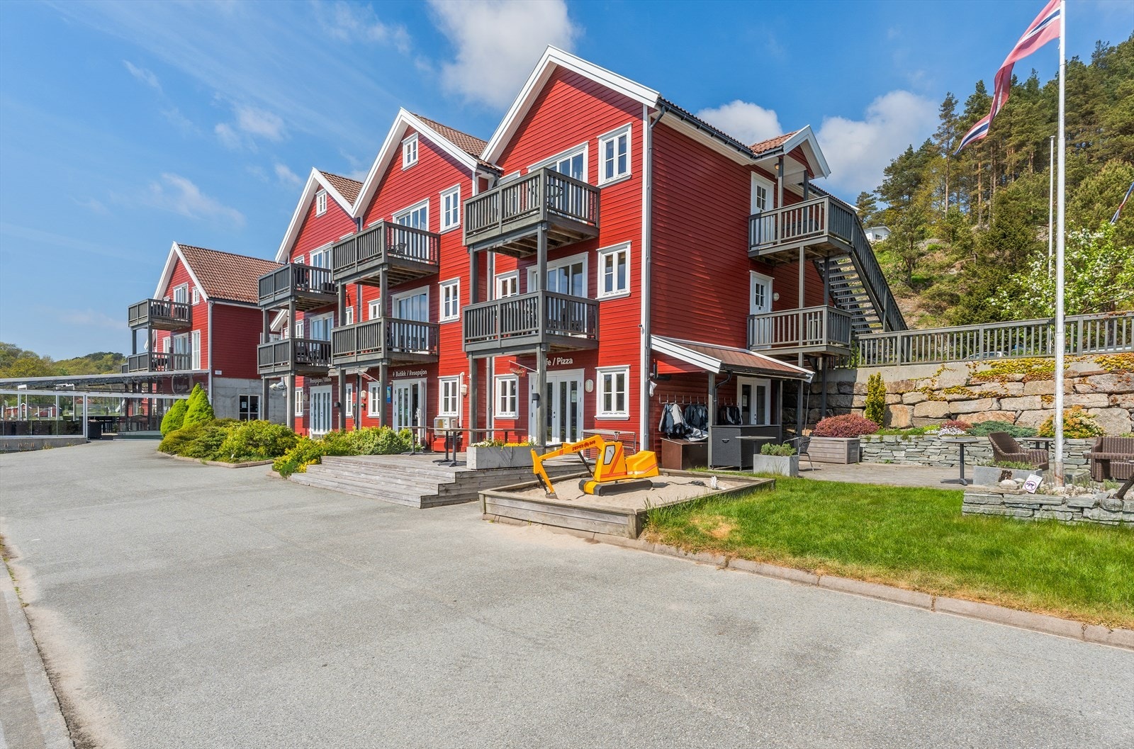 Tregde Feriesenter, et moderne ferieanlegg ved vannkanten Galleribilde