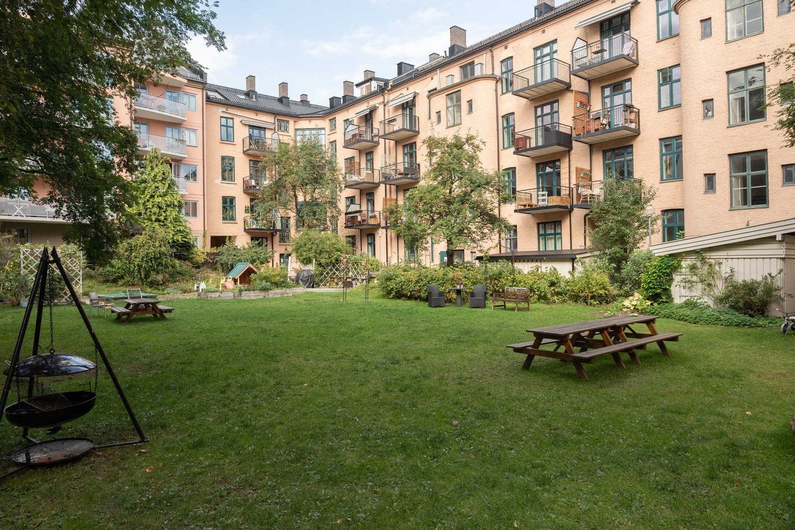 Borettslaget har en nydelig opparbeidet bakgård for felles bruk. Galleribilde