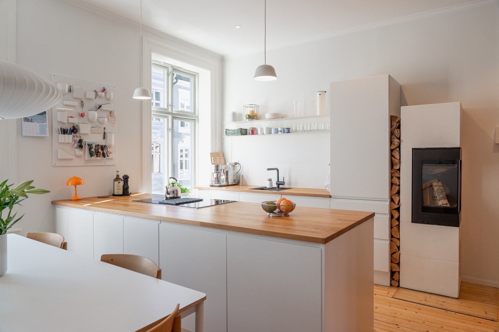 Lekkert kjøkken med høykvalitetsinnredning fra Designa Skøyen. Galleribilde