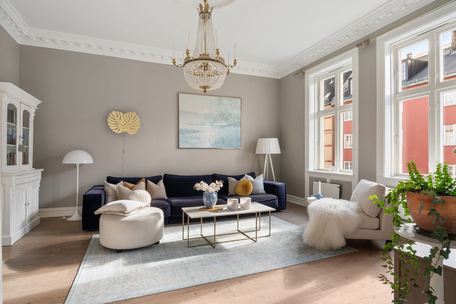 Stuen er lys, romslig og svært innbydende Galleribilde