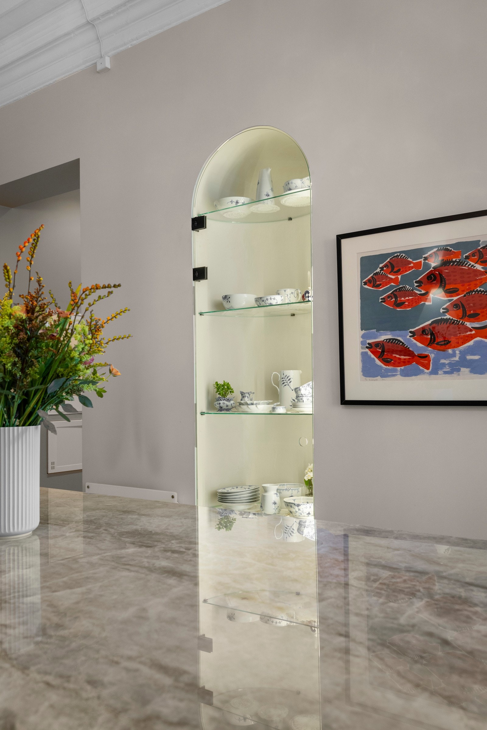 Her er det også en plassbygd glasskap. Galleribilde