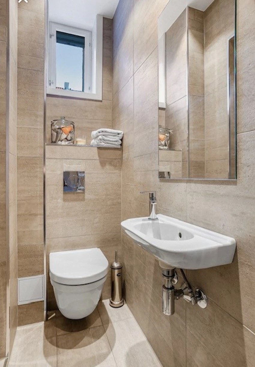 Badet i hybelen Galleribilde