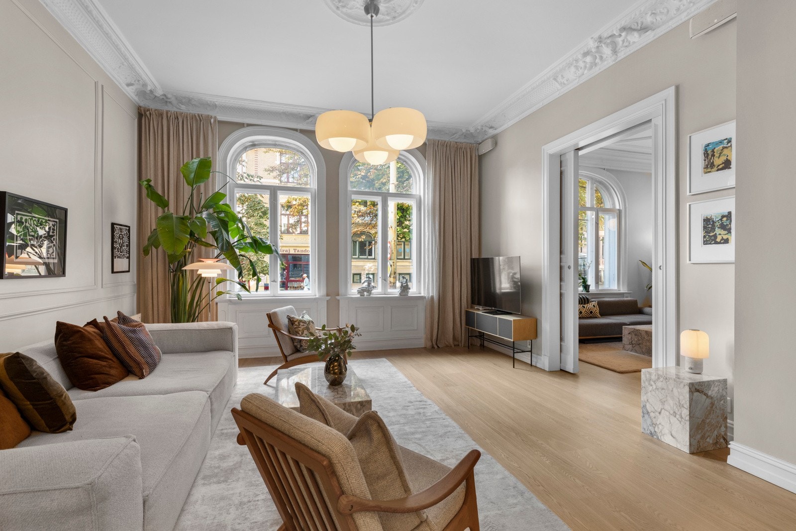Store luftige rom med over 3m takhøyde. Galleribilde