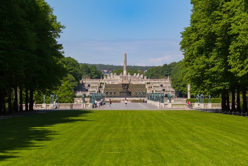 Av parker må også Uranienborgparken og vakre Frognerparken nevnes - sistnevnte med skulpturanlegget Vigelandsparken. Sør i parken ligger Oslo Bymuseum, mens i øst ligger populære Frognerbadet. Galleribilde