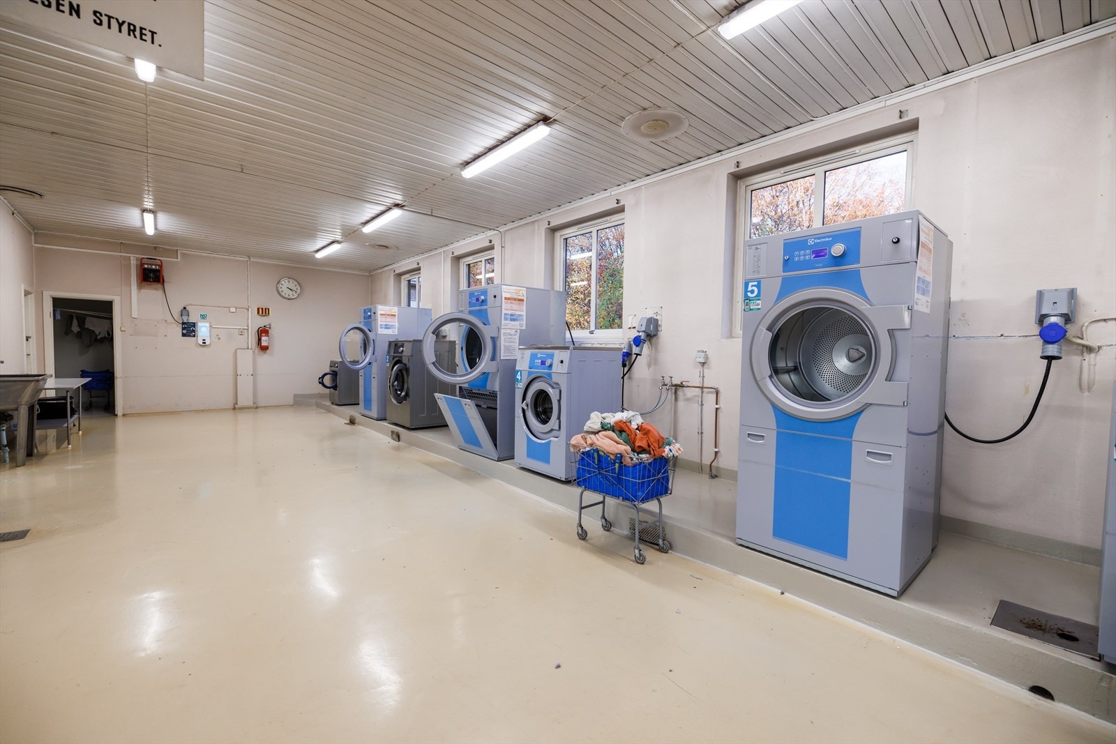 Bygget har et praktisk fellesvaskeri i kjeller. Galleribilde
