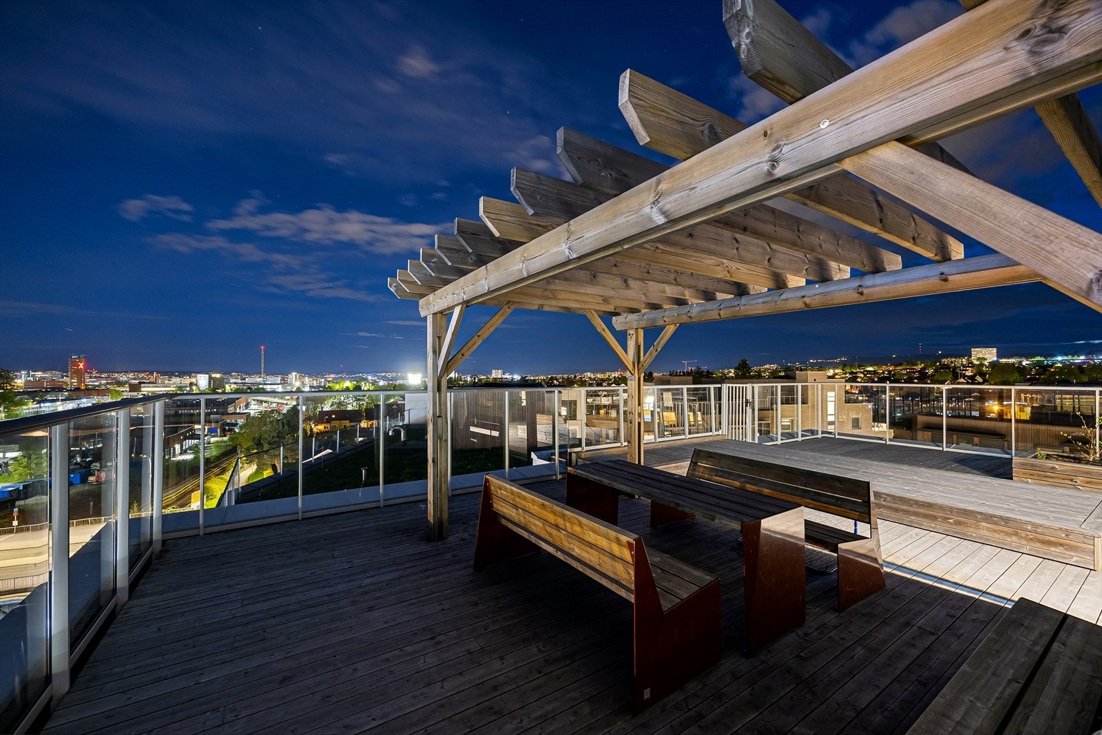 Nyt magiske kvelder med storslått utsikt og stjernehimmel - rett utenfor døren. Galleribilde