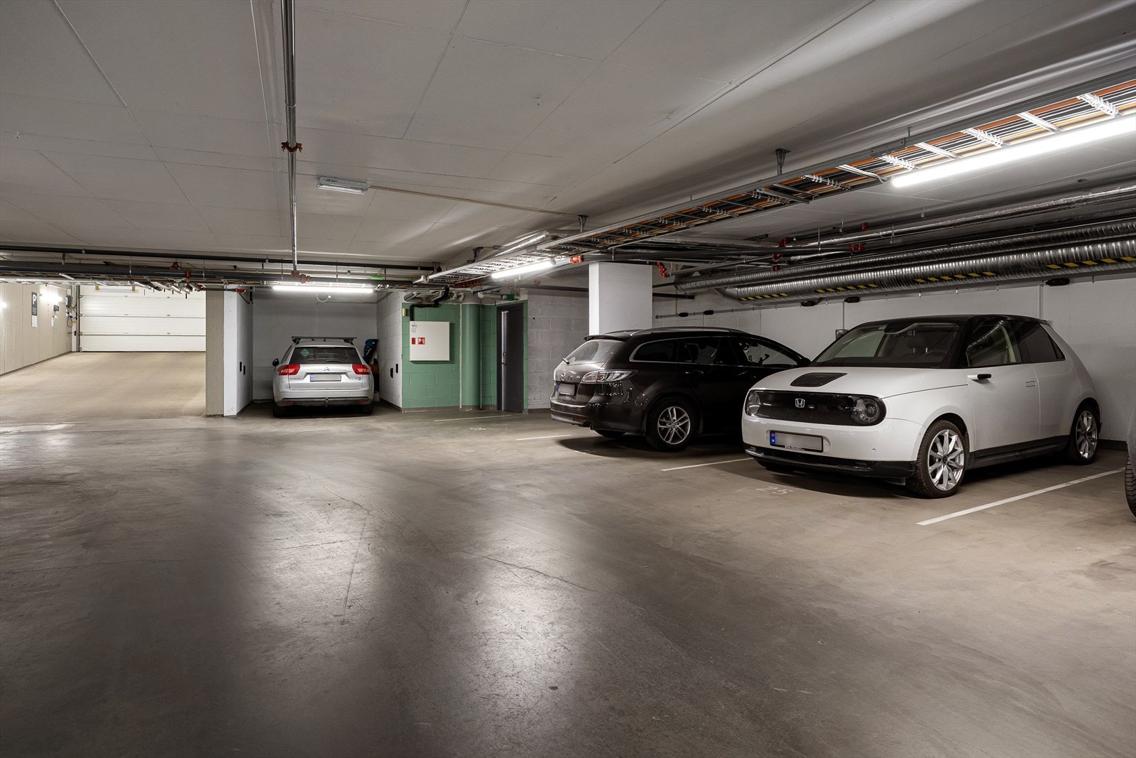 Det medfølger en garasjeplass med mulighet for lader Galleribilde