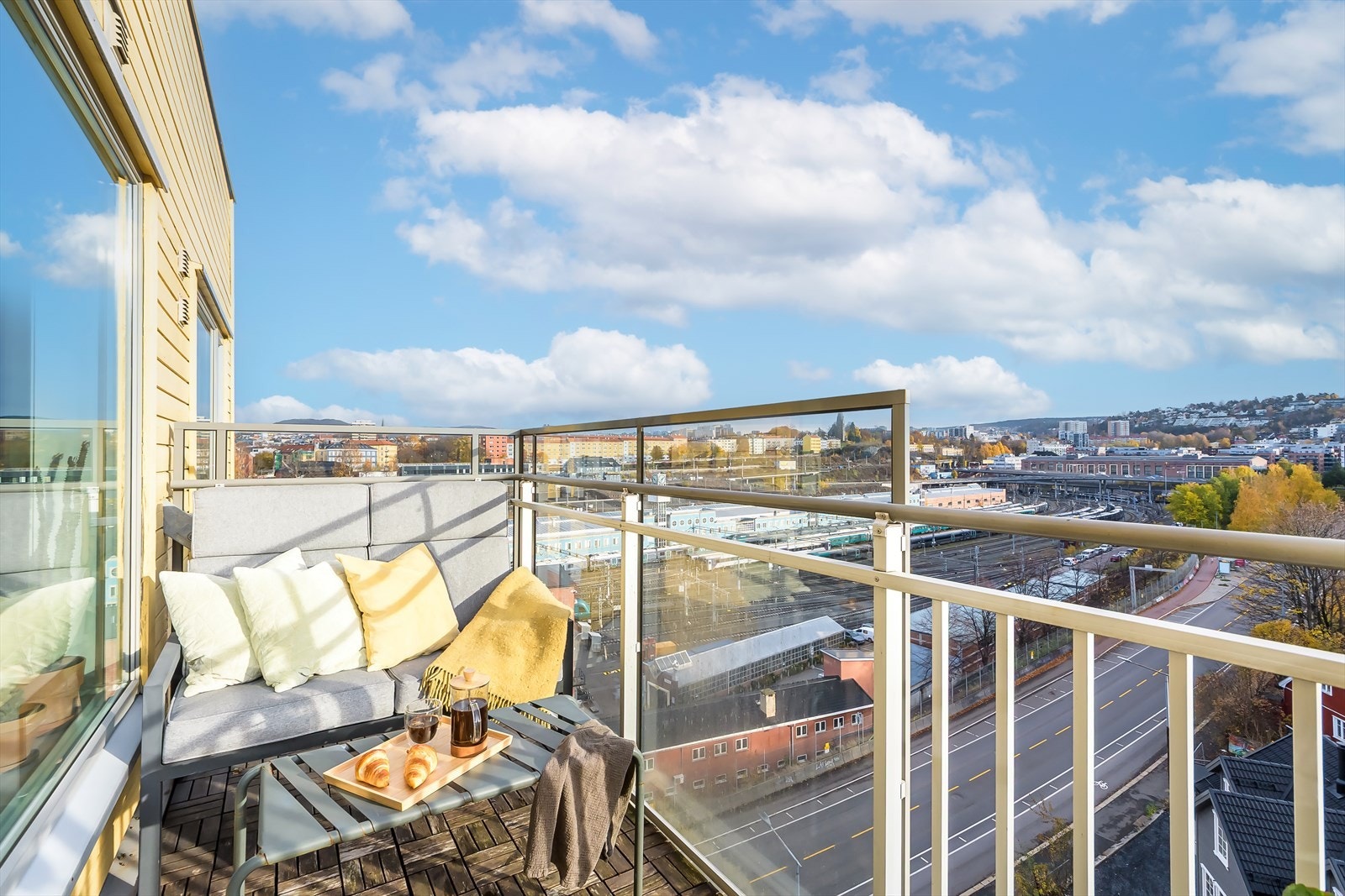 Her har du god plass til utemøbler og grill Galleribilde