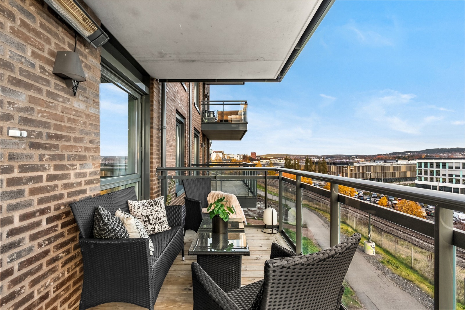 Stuen har direkte utgang til balkongen. Galleribilde