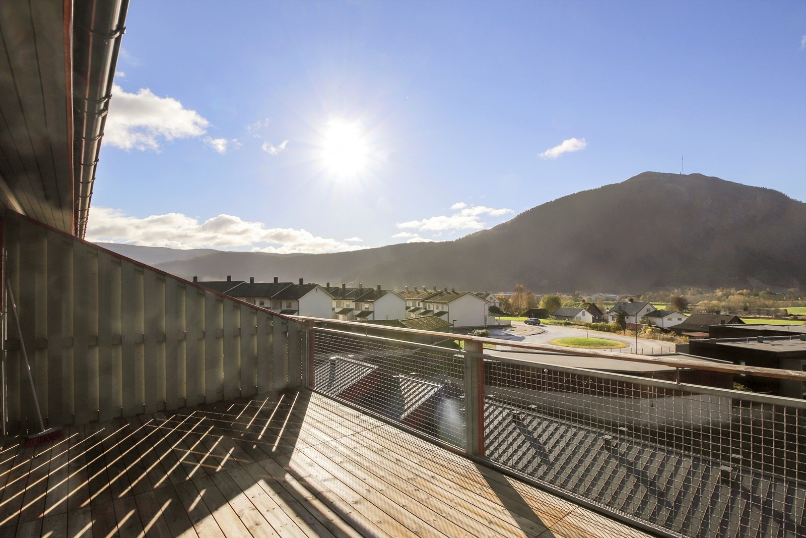 Flott utsikt og gode solforhold på terrassen! Galleribilde