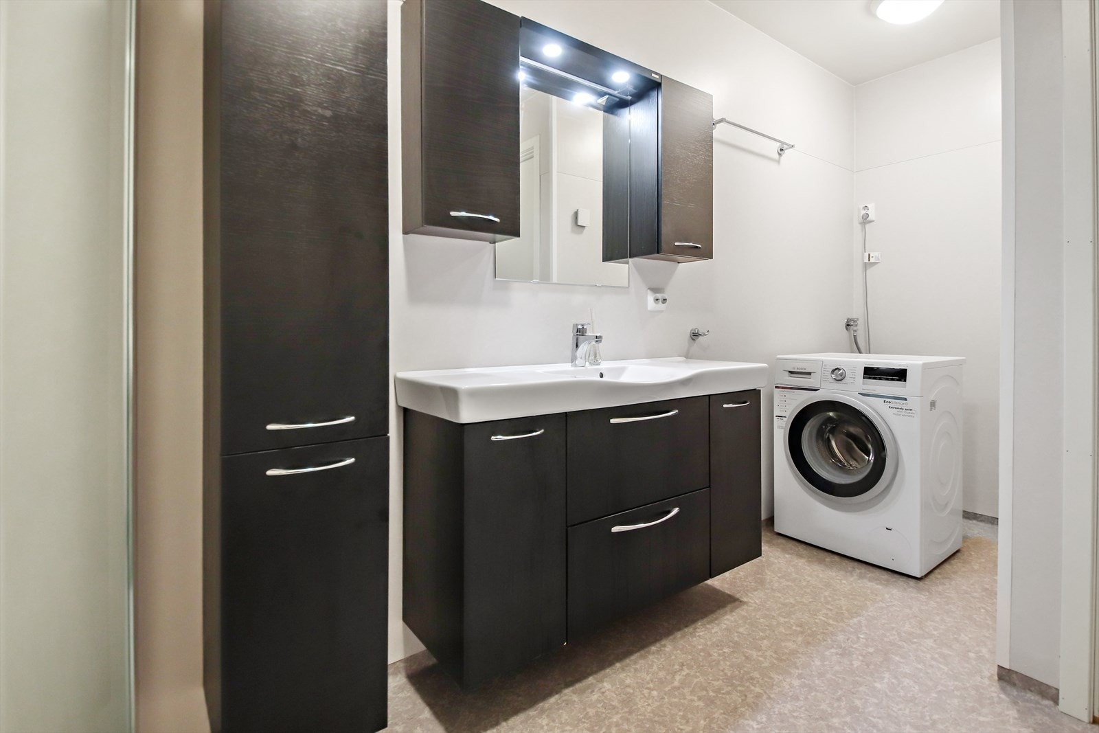 Bad/vaskerom ble også oppgradert i 2017 Galleribilde