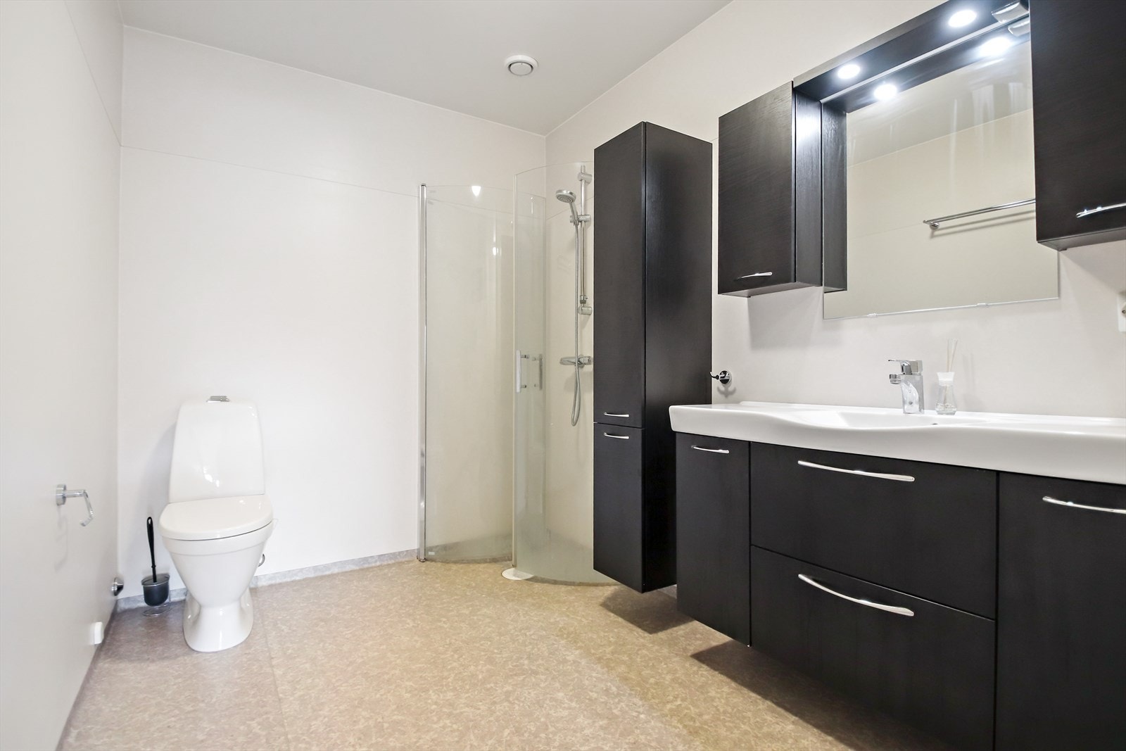 Bad/vaskerom ble også oppgradert i 2017 Galleribilde