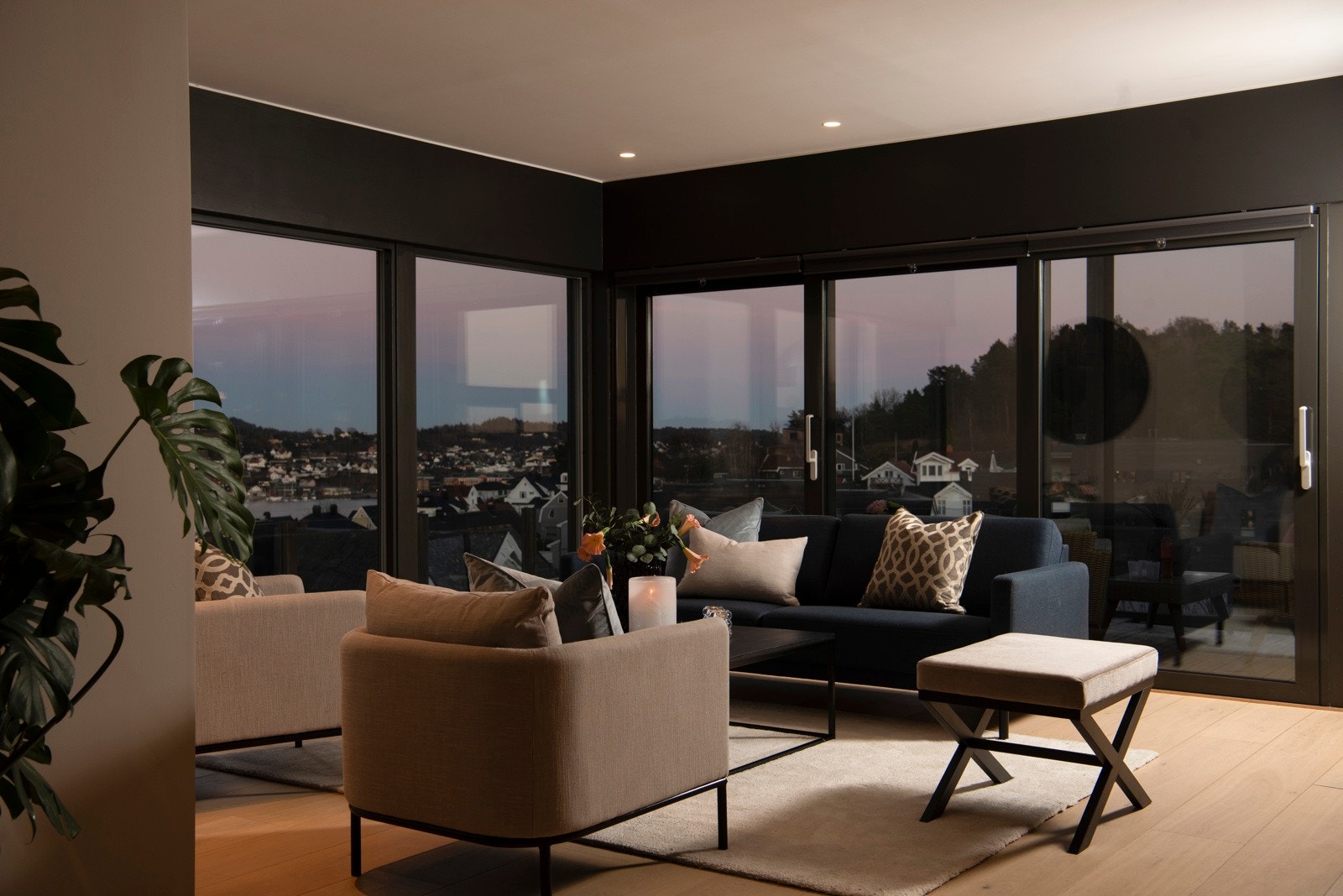 Stue by night Galleribilde