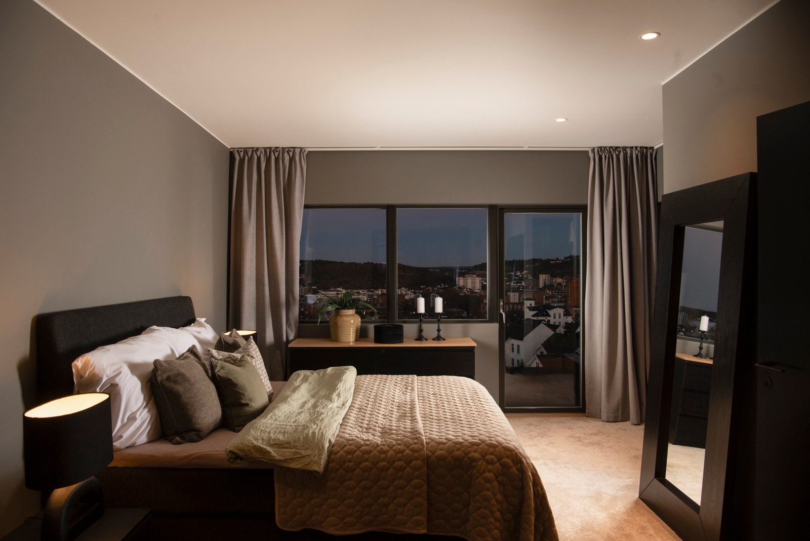 Vi tar turen inn på hovedsoverommet Galleribilde