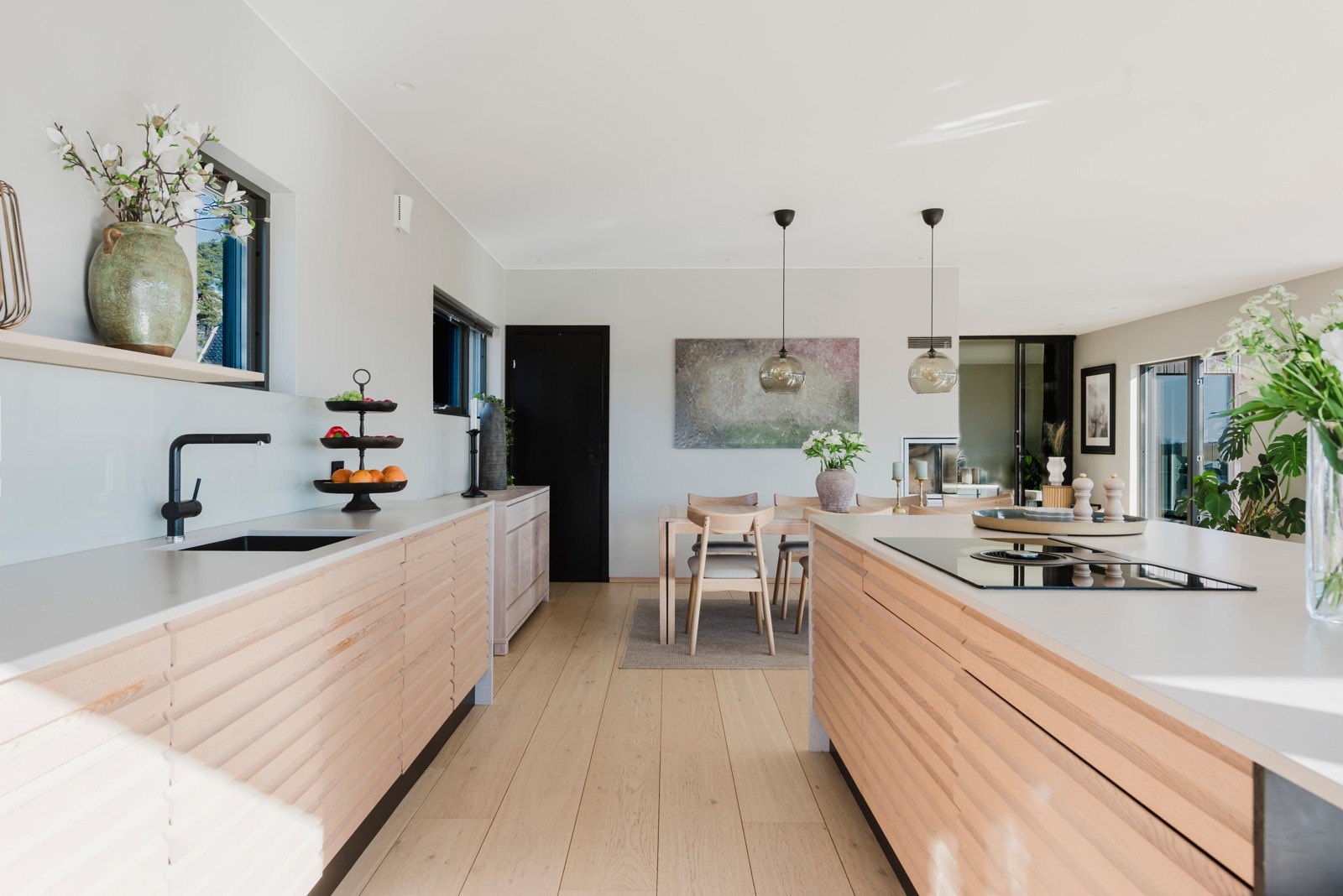 Rikelig med skap og benkeplass Galleribilde