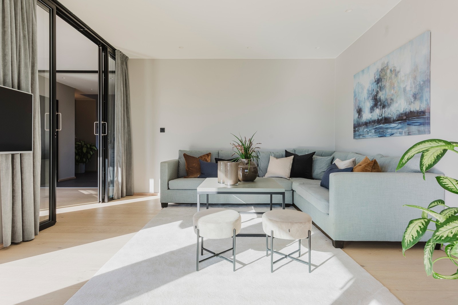 Stue 2 har stilige glassdører Galleribilde