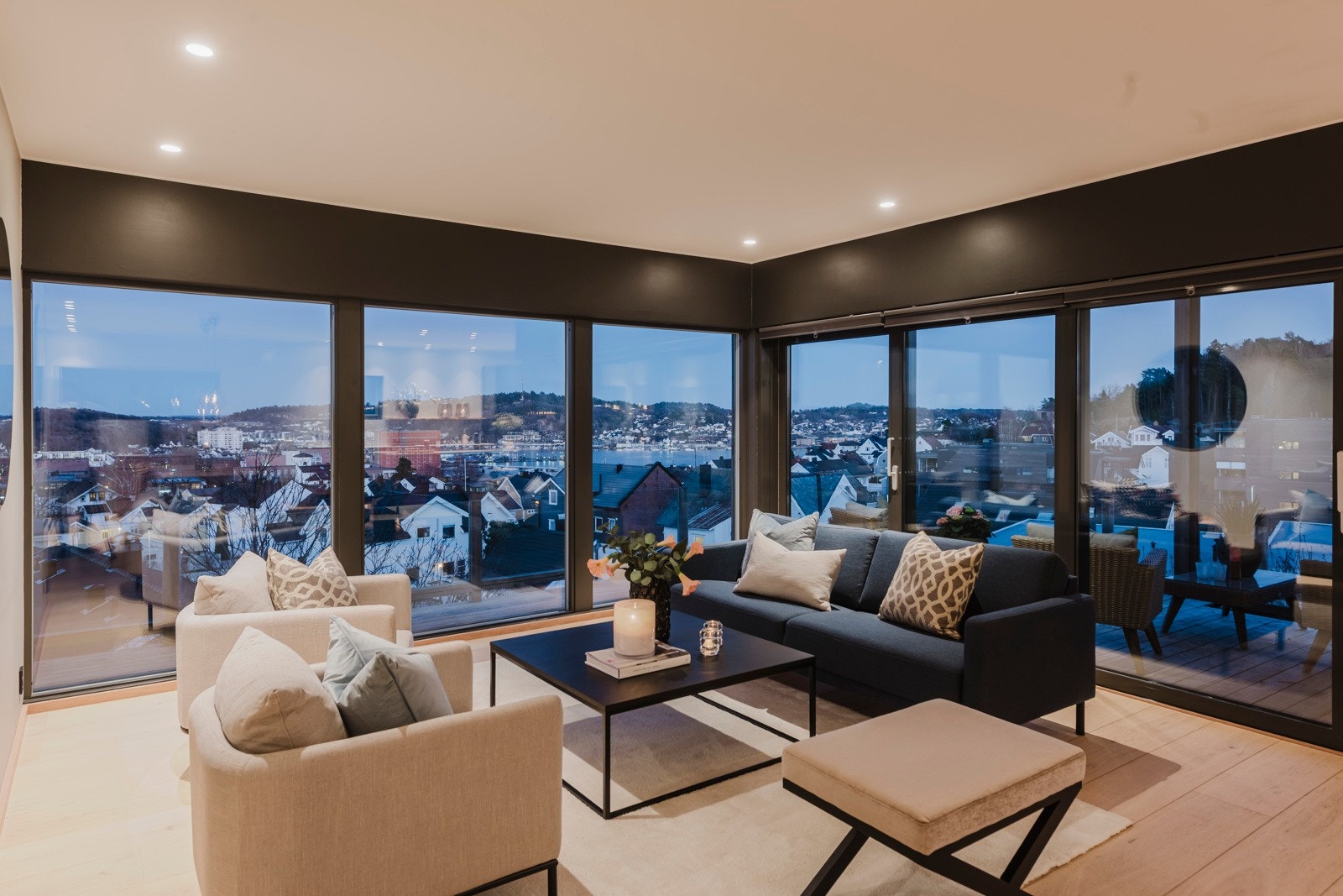 Se bare på disse bildene hvor lysene fra byen kommer til sin prakt Galleribilde