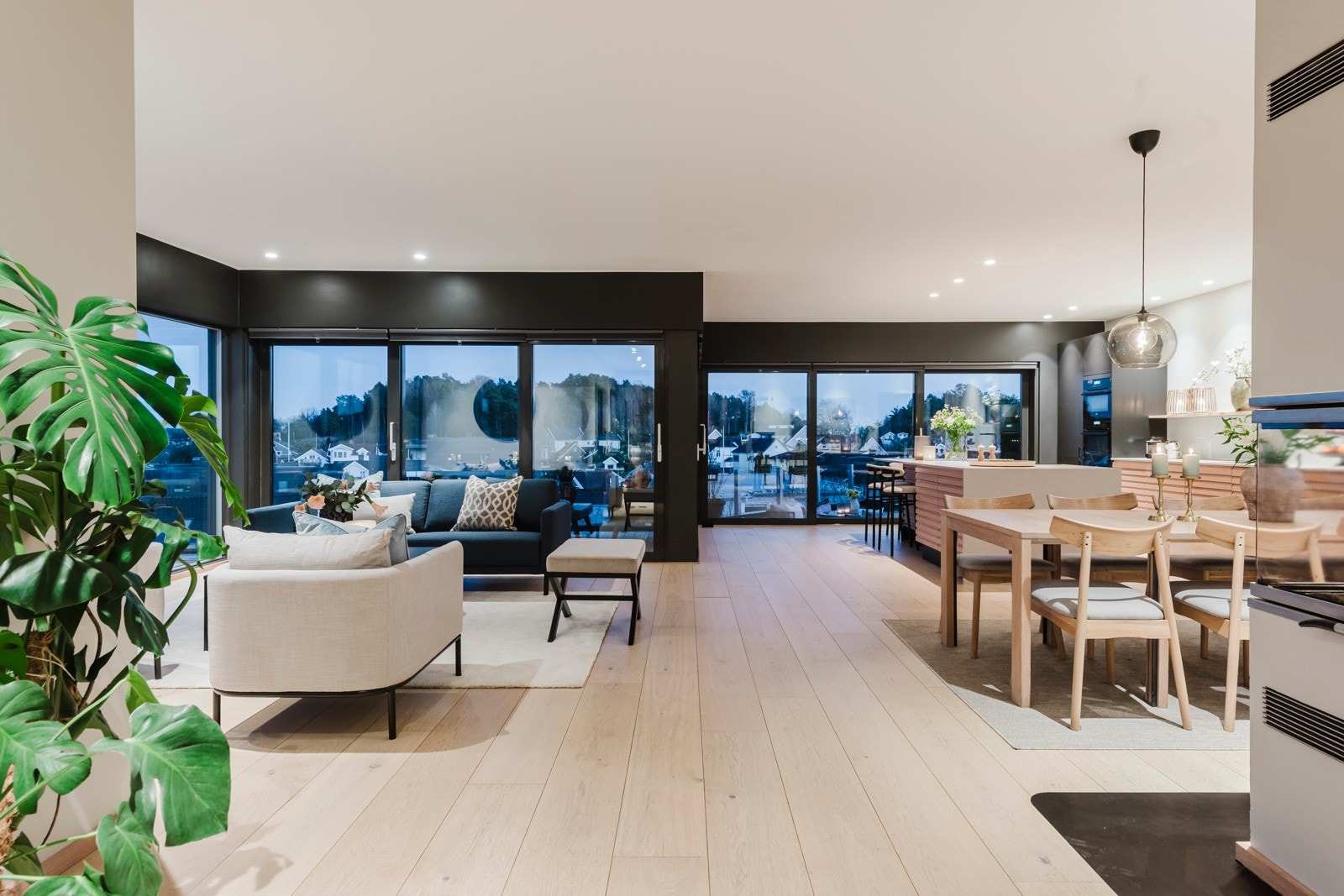 Det er ekstra hyggelig i boligen når mørket senker seg.. Galleribilde