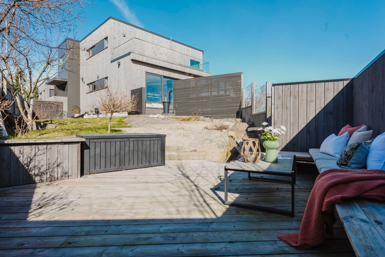 Hyggelig plass nederst på tomten Galleribilde