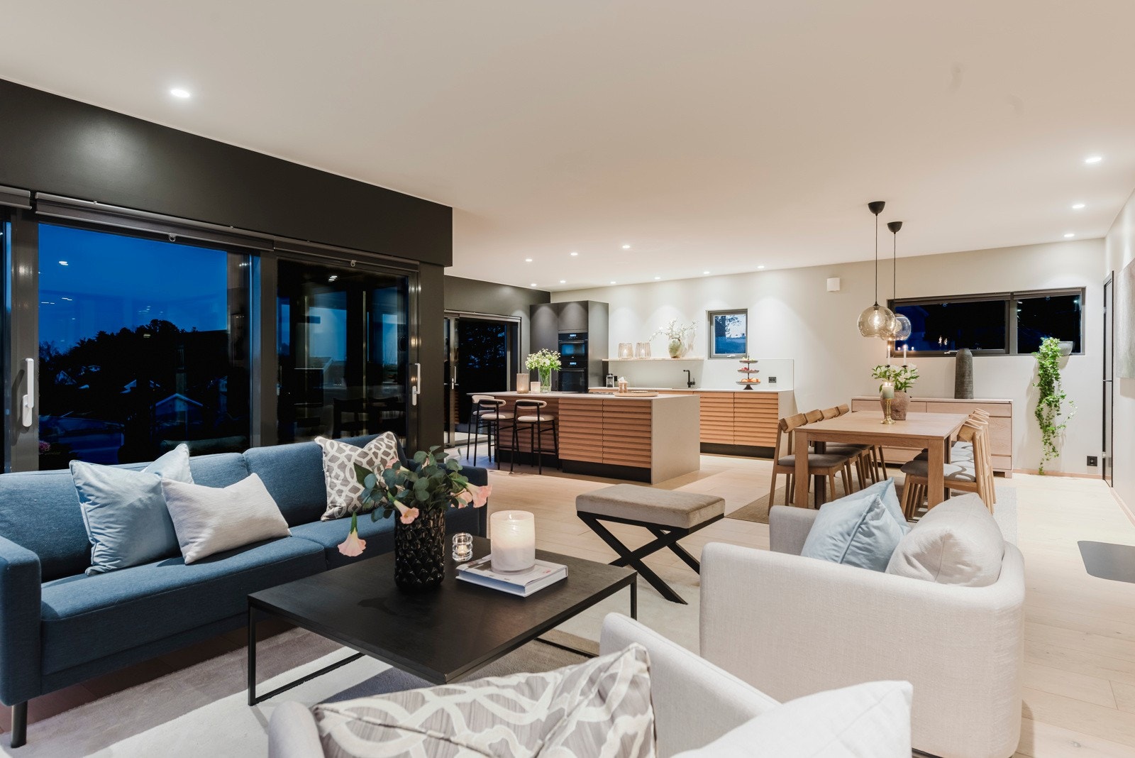 Stue by night Galleribilde