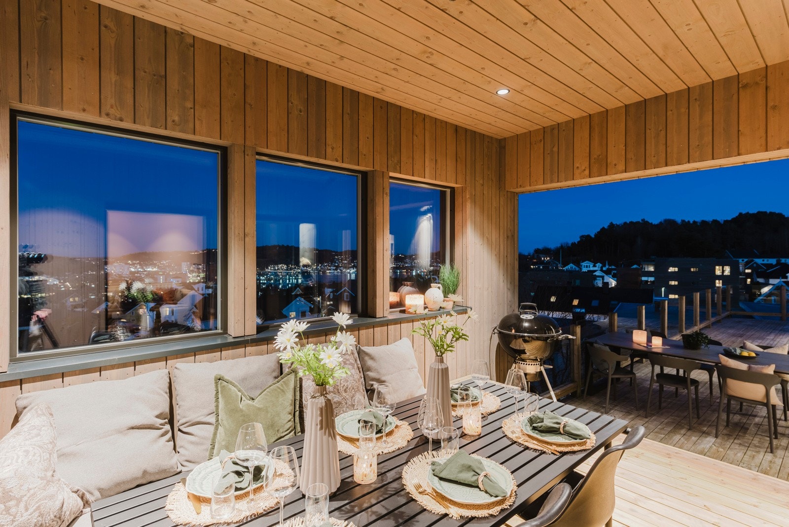 Her kan man nyte flott utsikt og sitte under tak om været ikke er av det beste Galleribilde