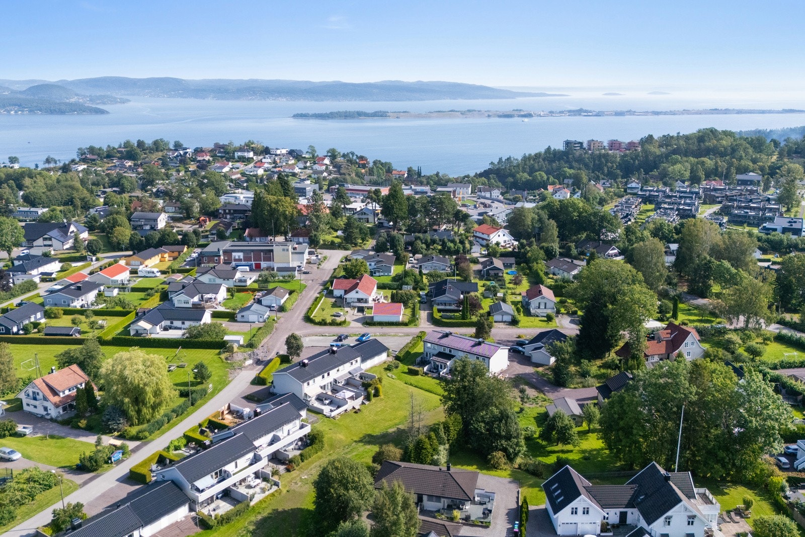 Det er kort vei til skole, barnehage og fritidsaktiviteter. Galleribilde