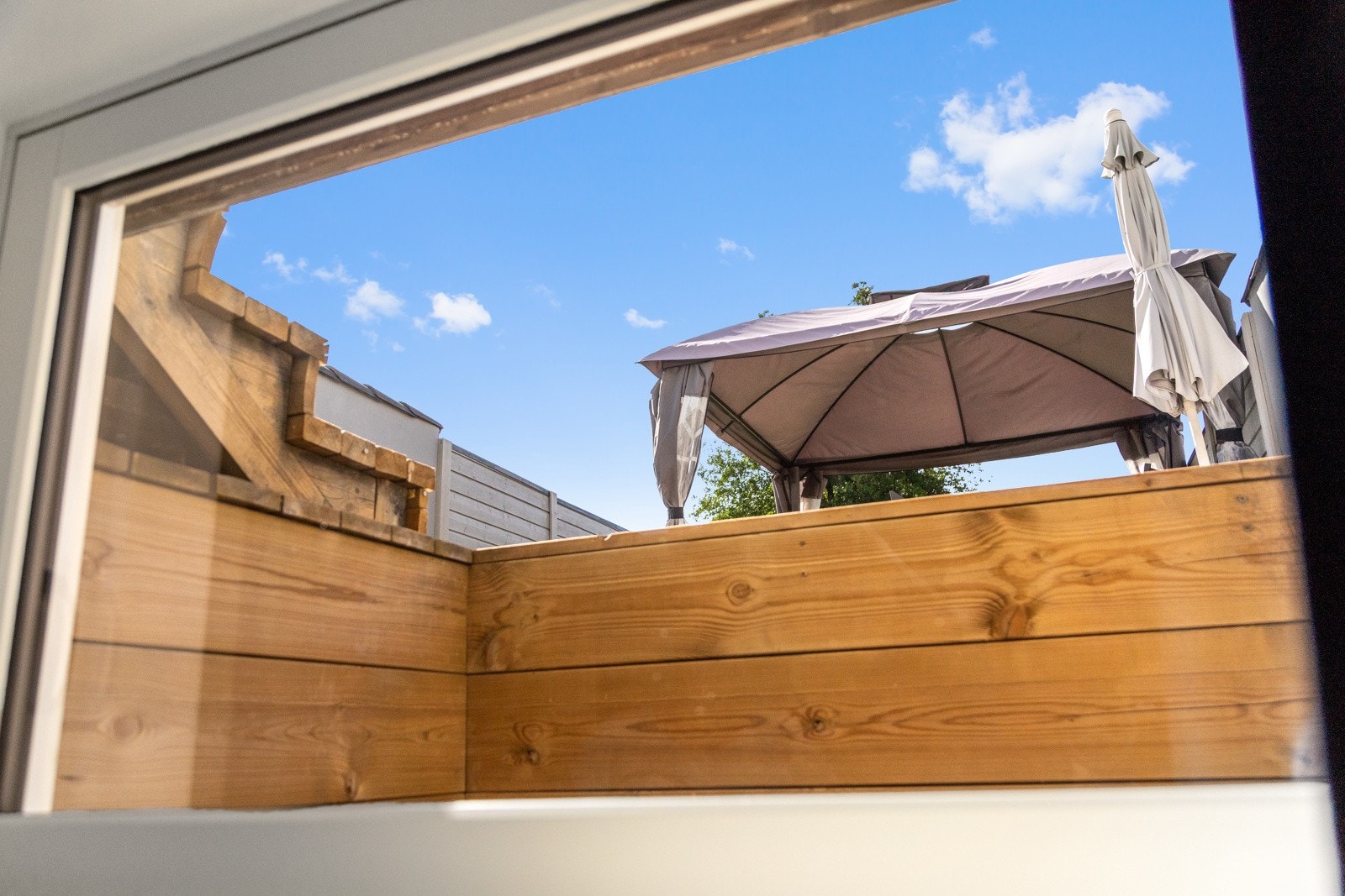 Nytt vindu med lysgrav fra høst 2023. Galleribilde