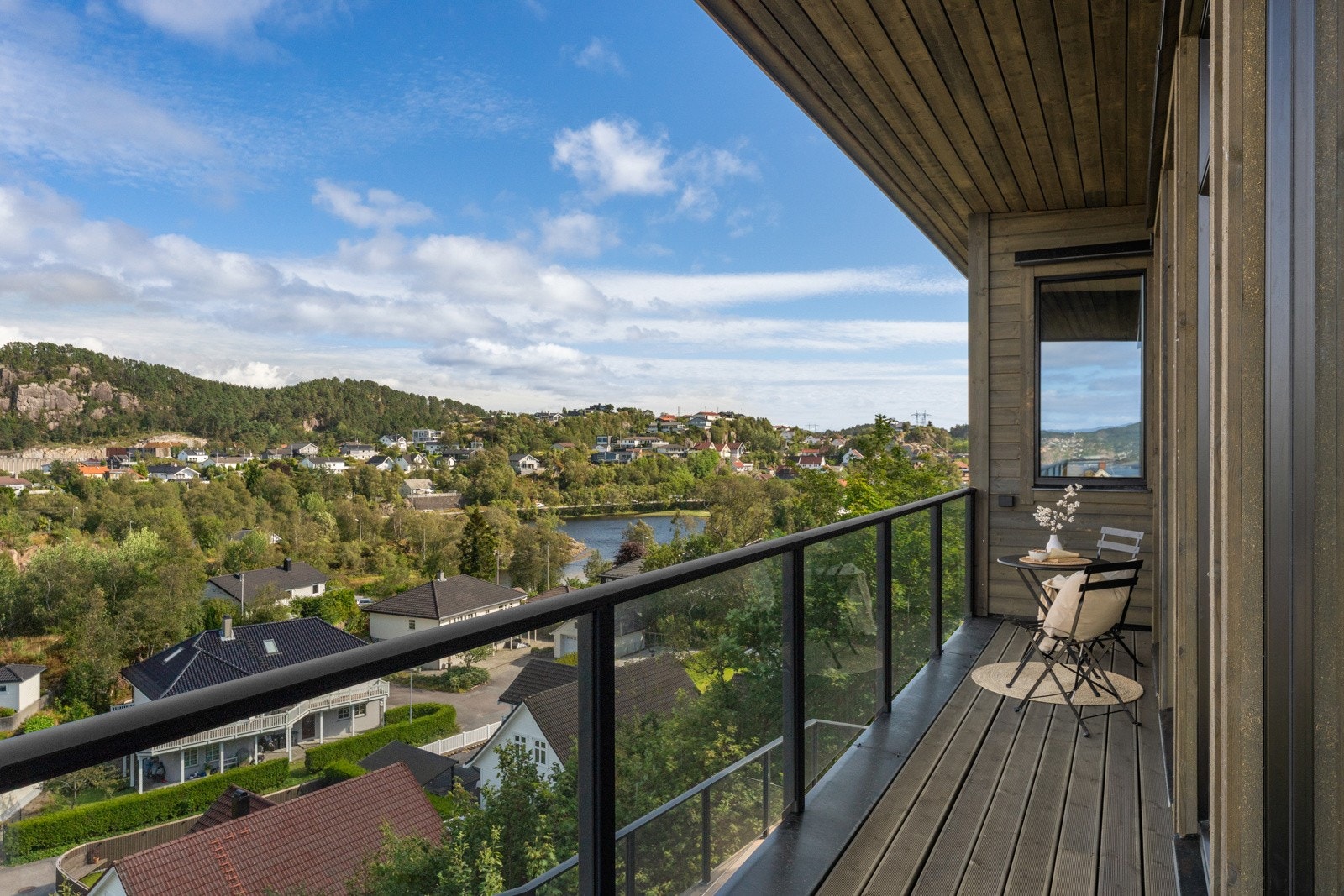 Her bor du med kort vei til naturen og grønne områder. Galleribilde