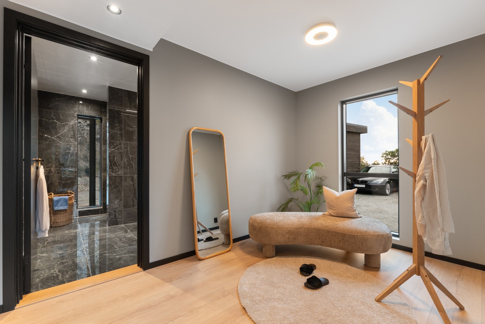 Her er det mulighet for stor garderobeløsning. Galleribilde