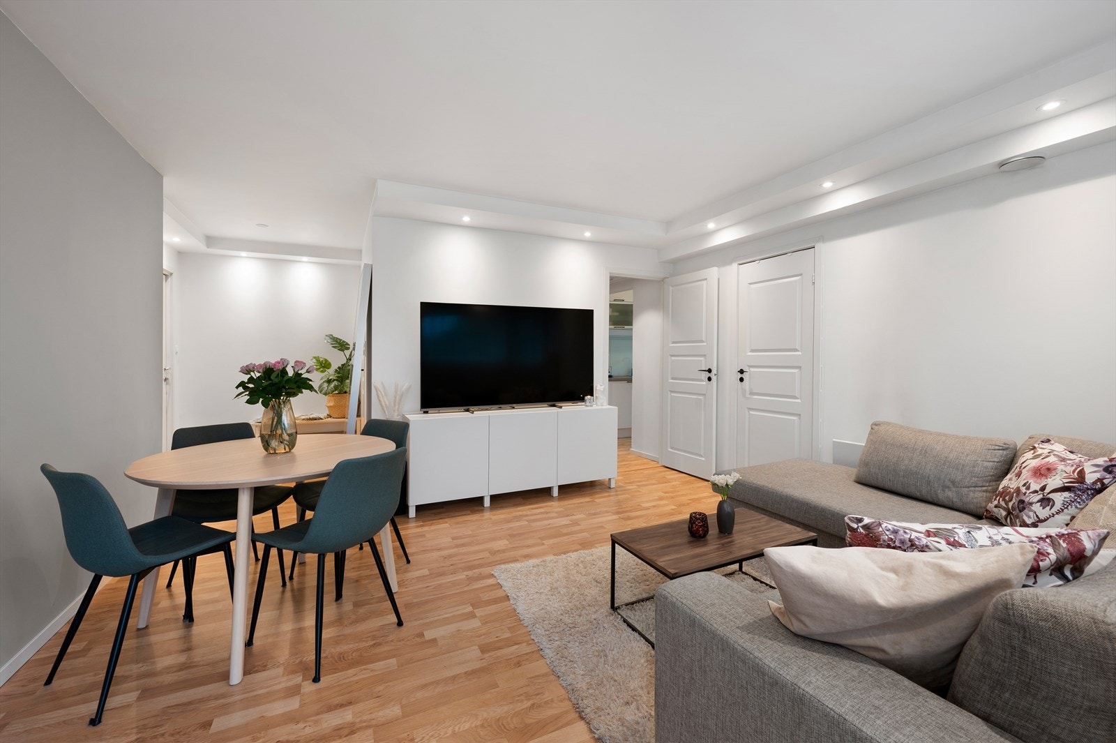 Borettslaget har har utført en rekke gode oppgraderinger i nyere tid som bla.: kledning, tak og isolasjon, balkonger, vinduer, balansert ventilasjon med varmegjenvinning. Galleribilde