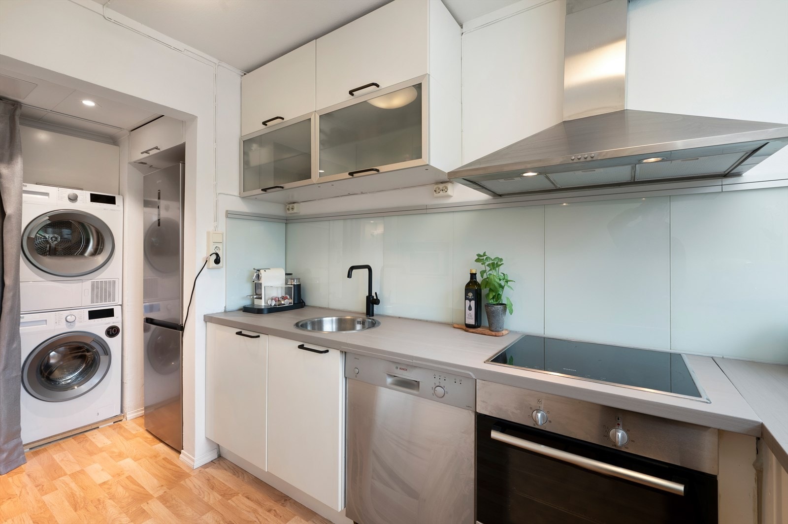 Takstmann har gjennomført en tilstandsvurdering av leiligheten i anledning salg, og har gitt kjøkkenet tilstandsgrad 1. Trygt og forutsigbart for en ny kjøper. Galleribilde