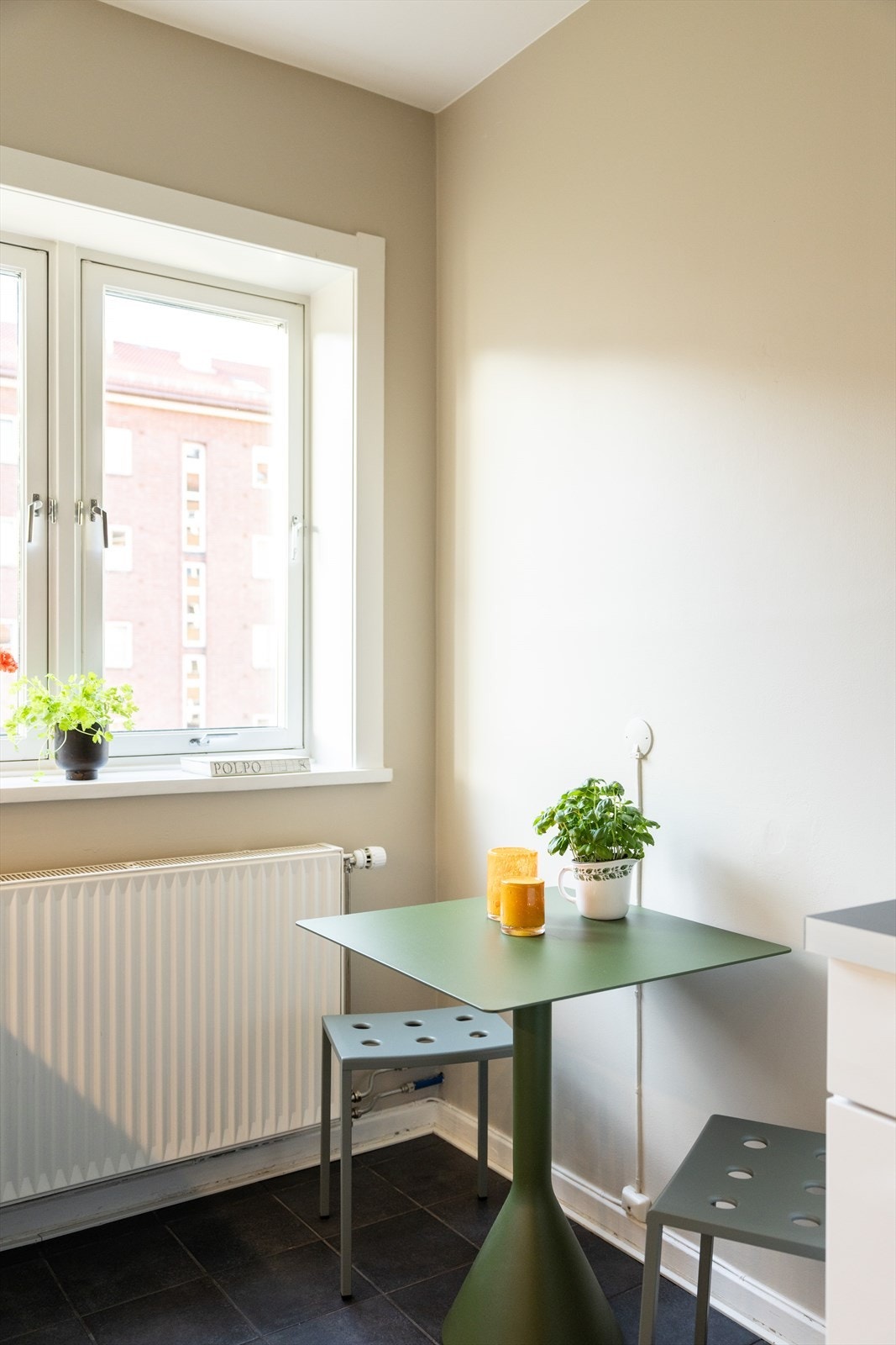 God plass til å ha en hyggelig sittegruppe hvor man kan nyte morgenkaffen. Galleribilde