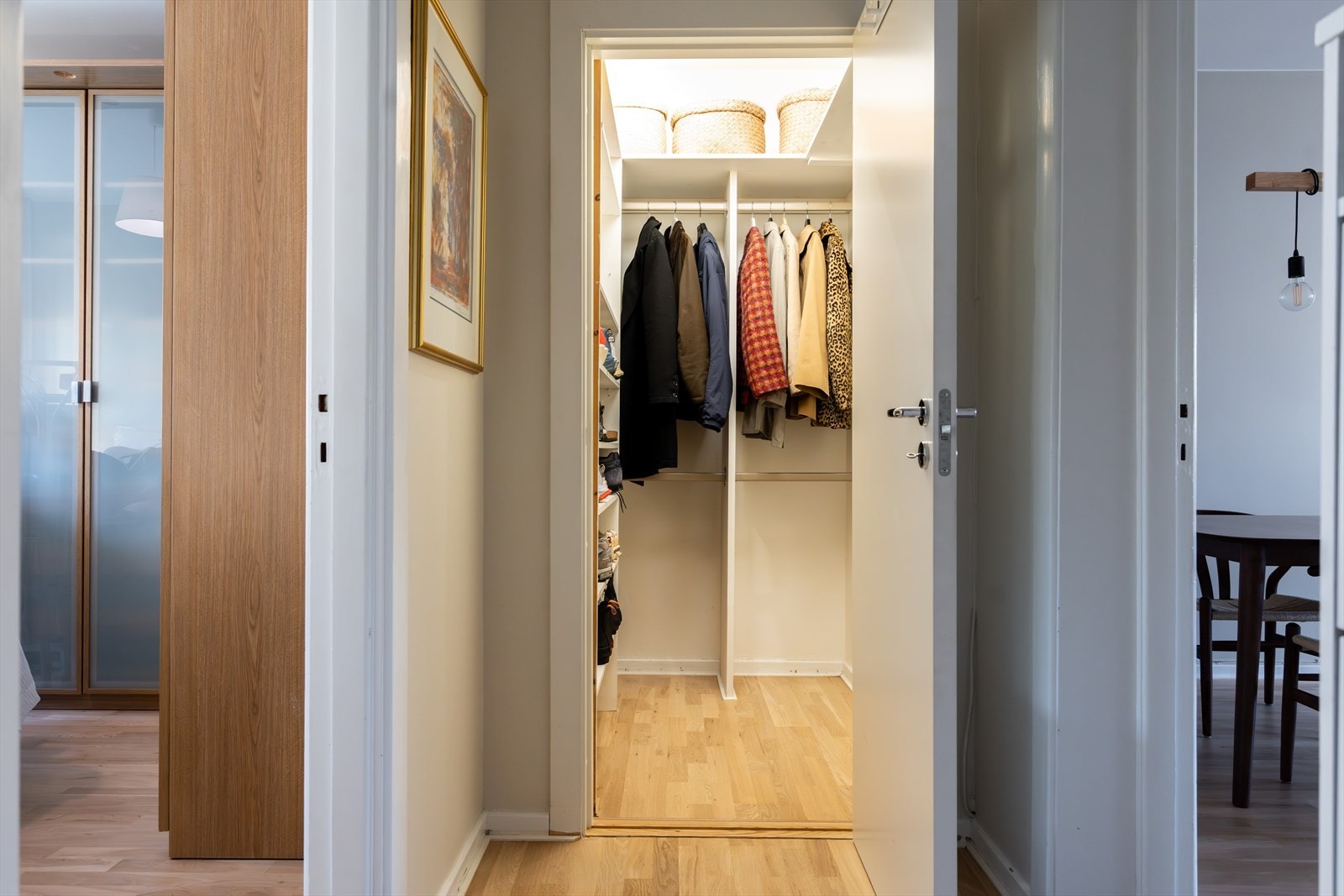 Videre har leiligheten en praktisk innvendig bod som gir deg mulighet til å oppbevar klær, mat og annet nødvendig utstyr. Galleribilde