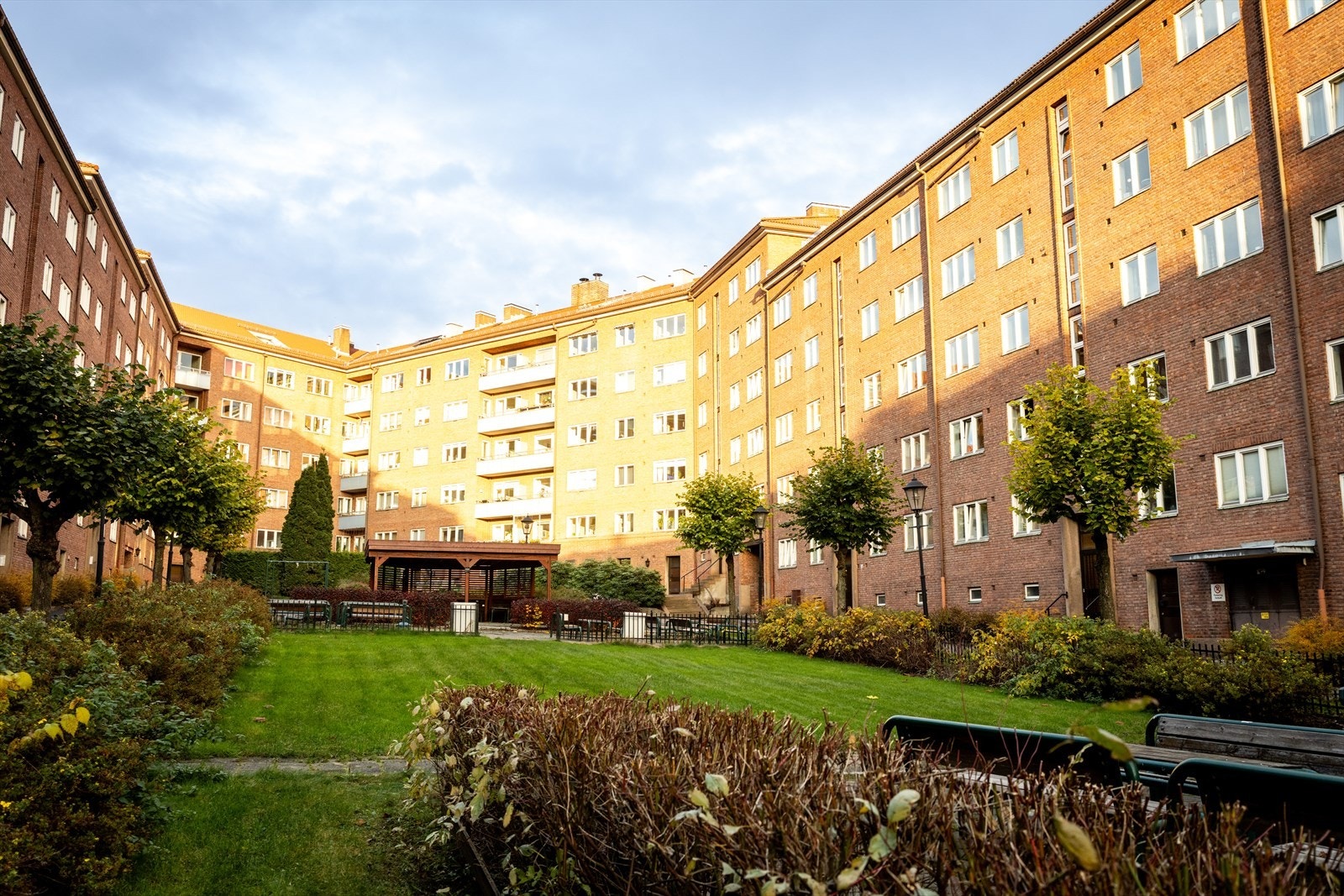 Borettslaget er velholdt med felles sykkelparkering, vaskeri, treningsrom og velferdsrom. Galleribilde