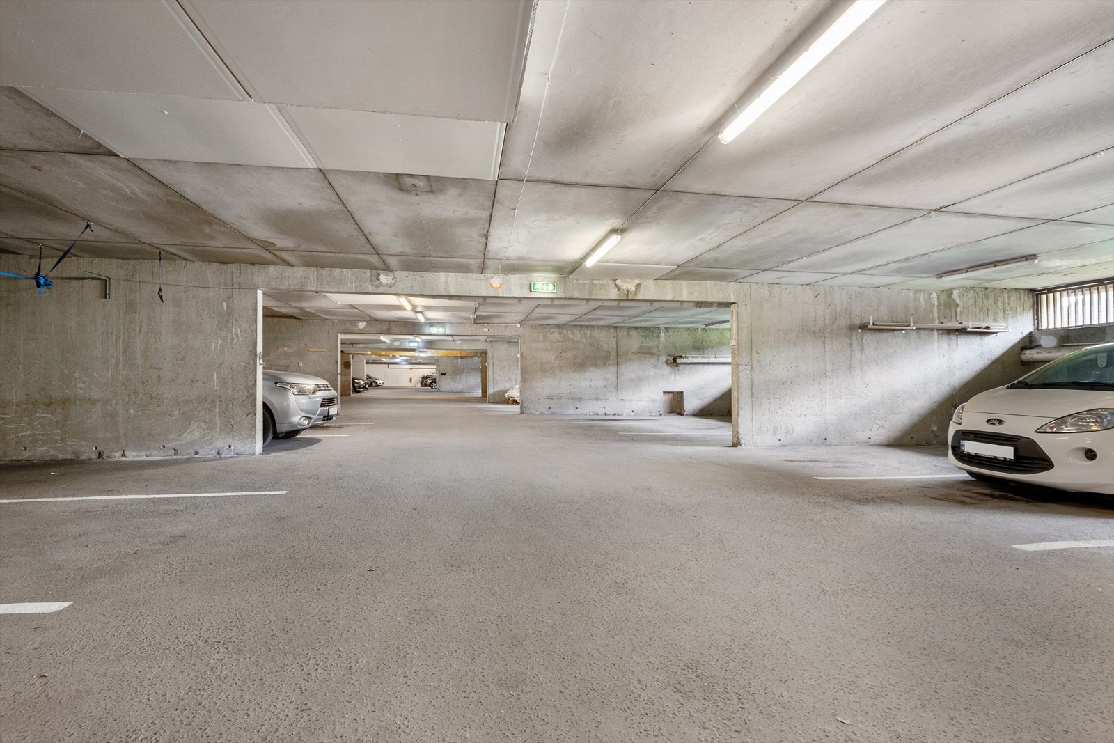 Parkeringsplass i lukket garasjeanlegg. Mulighet for lader til elbil. Galleribilde