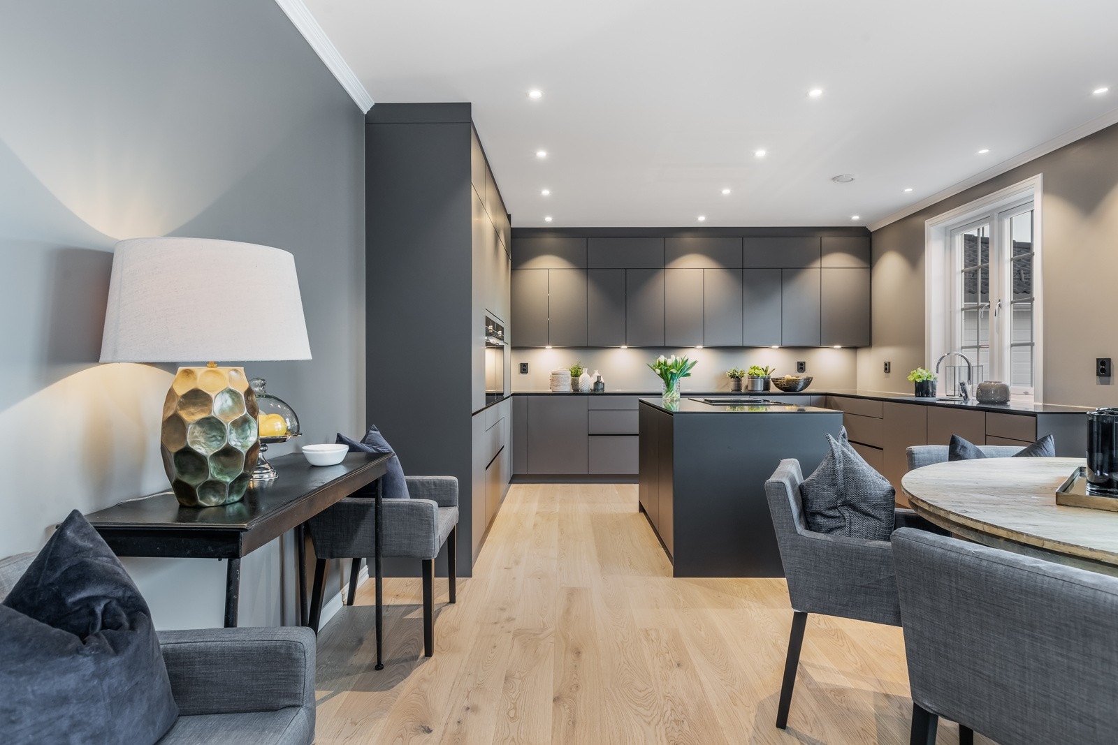 Illustrasjonsfoto av kjøkken. Innredning kan tilpasses kjøpers ønsker. Galleribilde