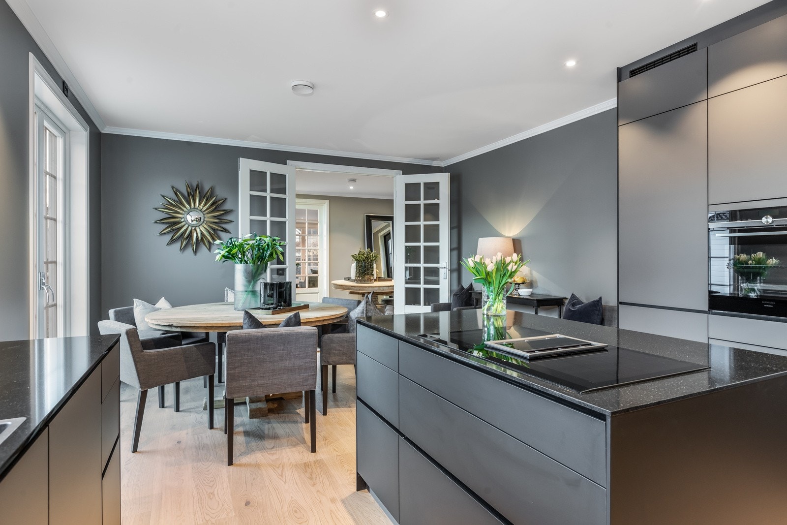 Bildene som brukes i prospektet er tatt i lignende bolig som tidligere er oppført av utbygger. Galleribilde