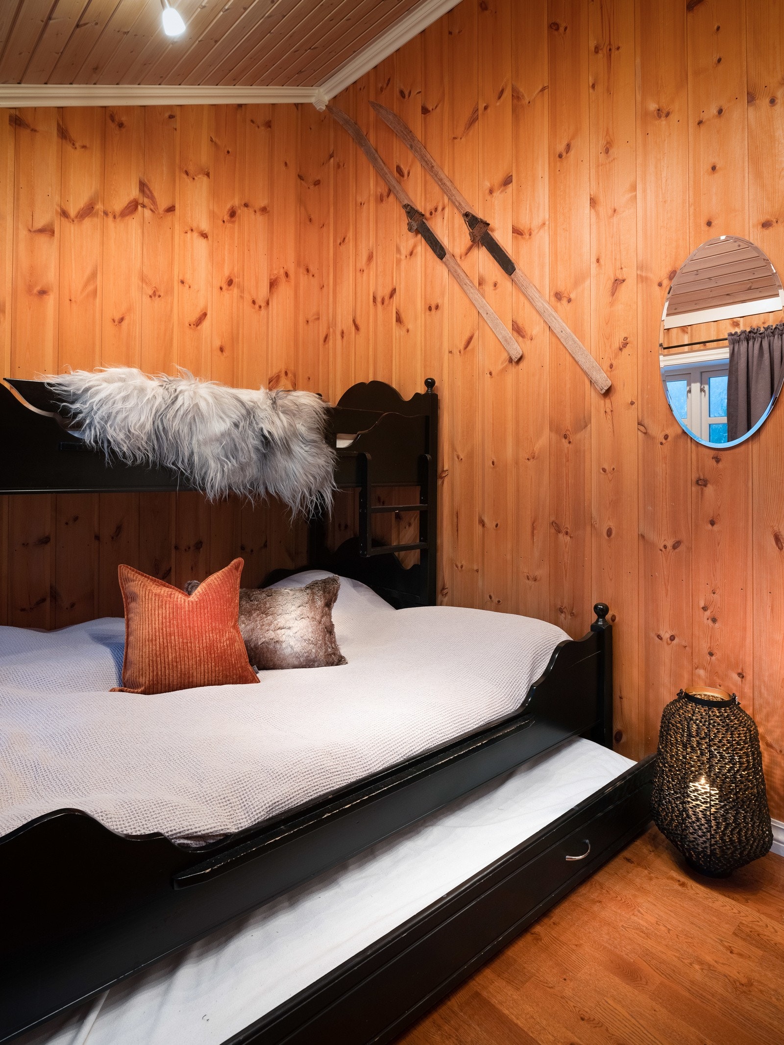 Praktisk seng med uttrekbar del Galleribilde