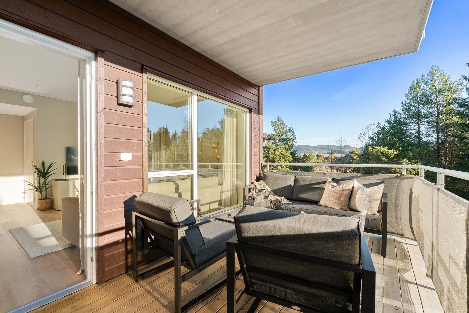 En pen og romslig 3-roms hjørneleilighet i 2.etasje. Galleribilde