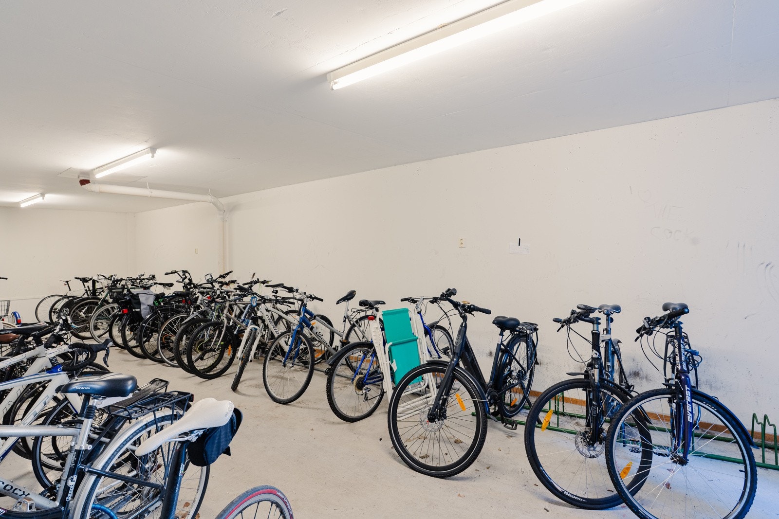 Innendørs sykkelparkering. Galleribilde