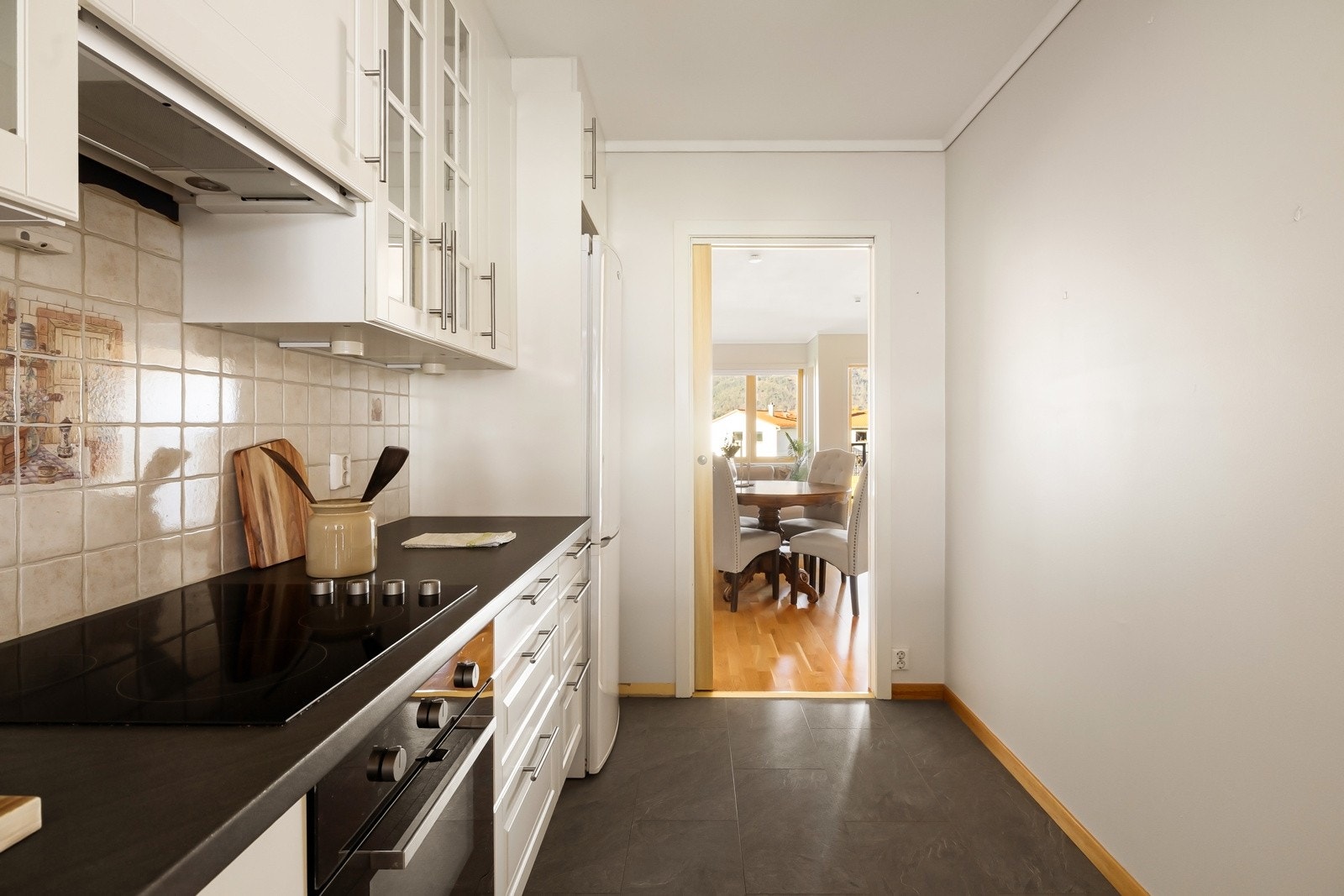 Det vil også være plass til et smalt, lite bord ved veggen eller hyller for mer oppbevaring. Galleribilde