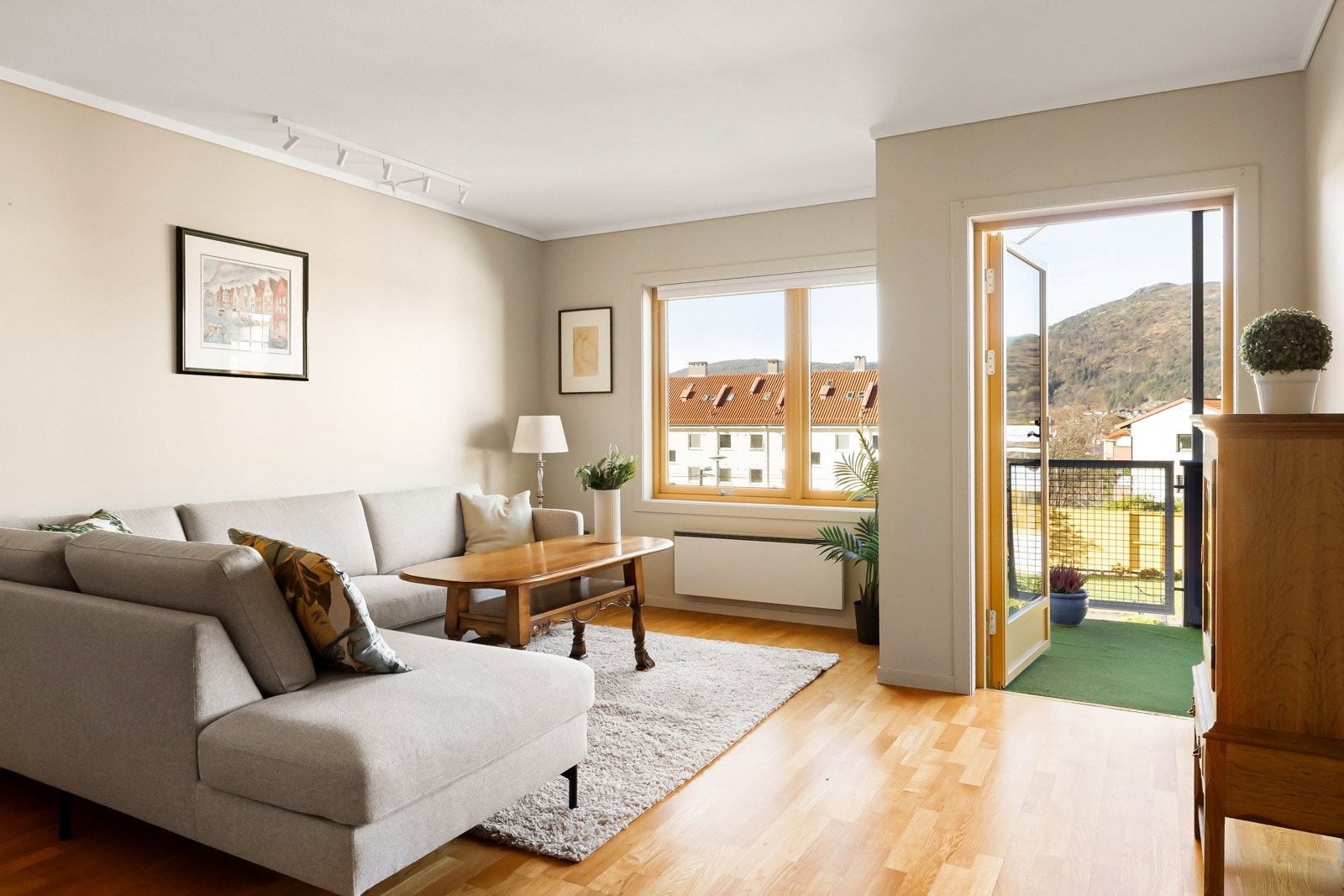 Det er også plass til en god sofagruppe for rolige dager og egentid med favorittforfatteren eller lange seriekvelder på tv. Galleribilde