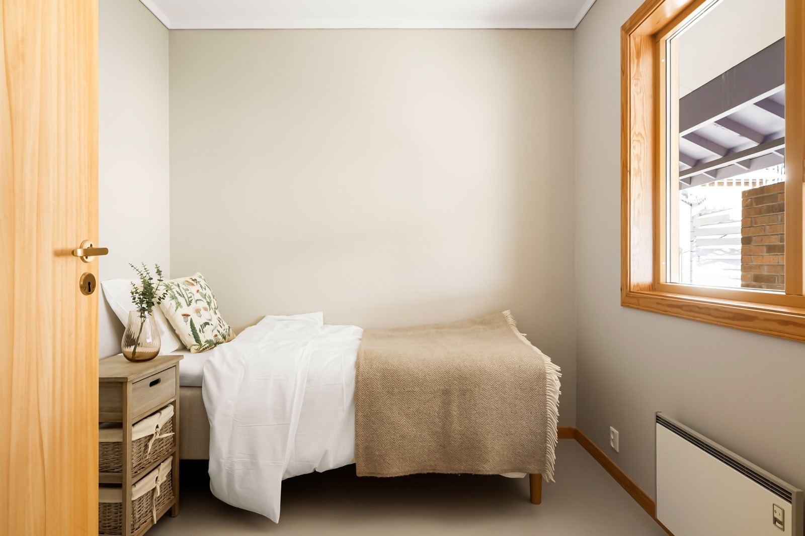 Soverom nummer to er litt mindre, men fungerer fint som gjesterom, arbeidsrom, hjemmekontor - alt etter hva man behøver. Galleribilde