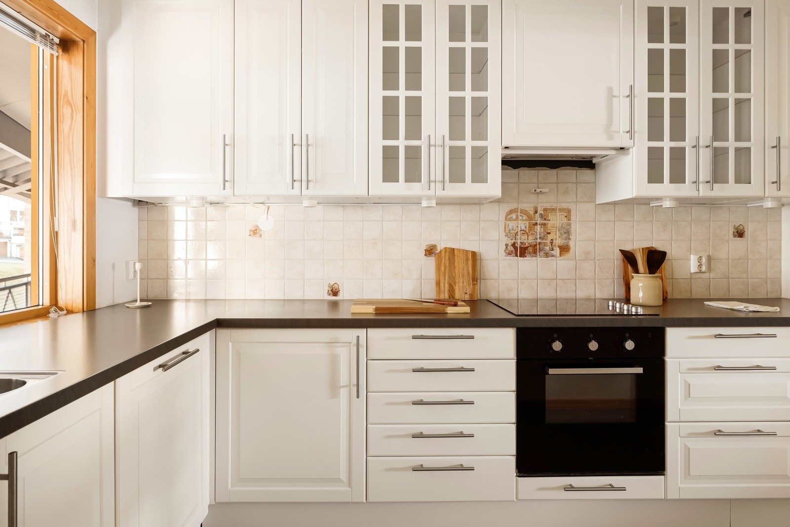 Hvitevarene medfølger selvsgat som de står. Galleribilde