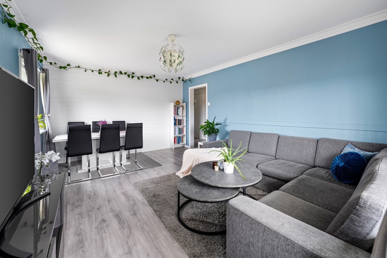 Dette gir god fleksibilitet og plass til sosiale sammenkomster og hverdagsliv. Galleribilde