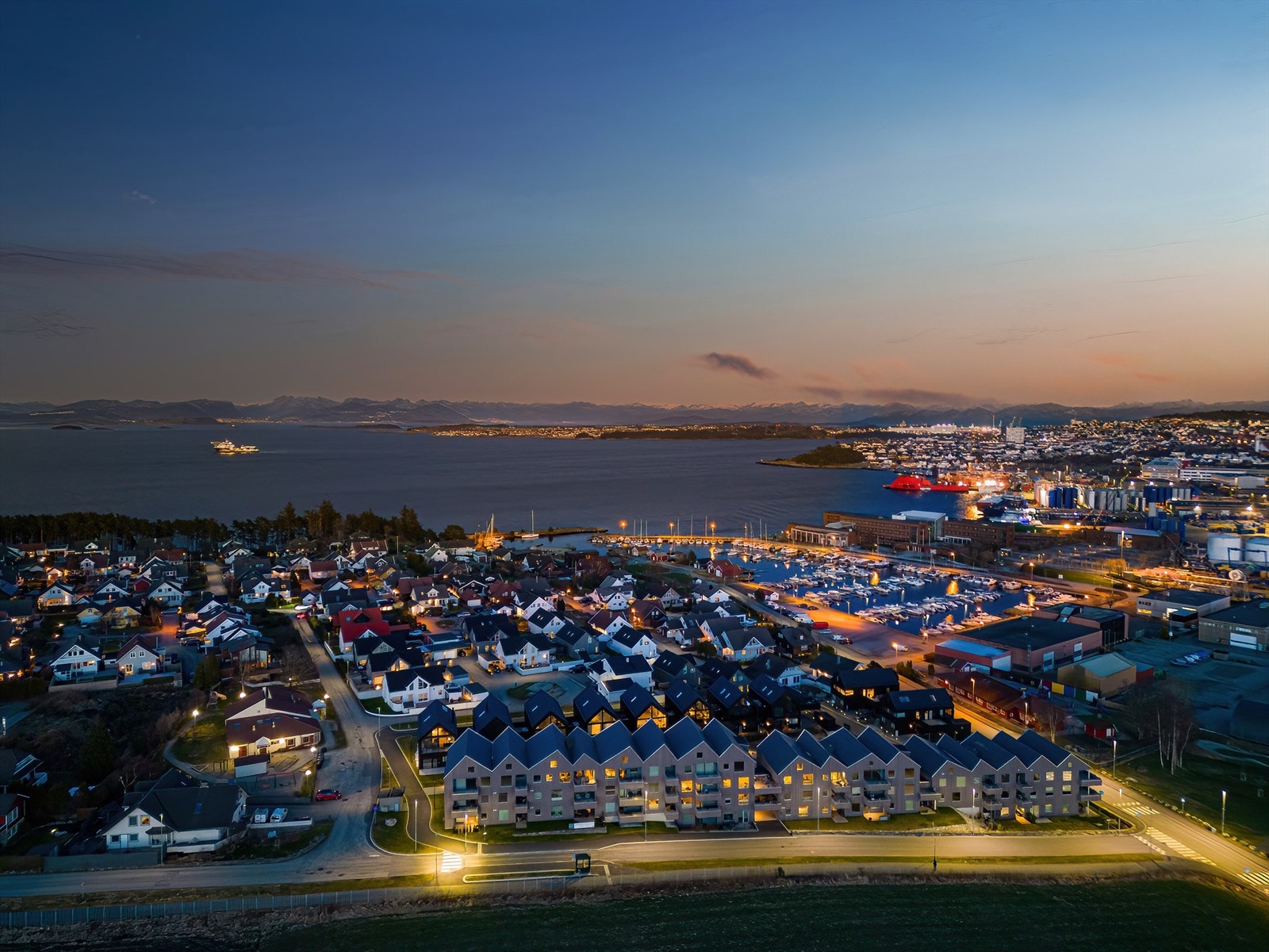 Nærheten til fine turområder ved sjøen gjør området særdeles attraktivt. Galleribilde